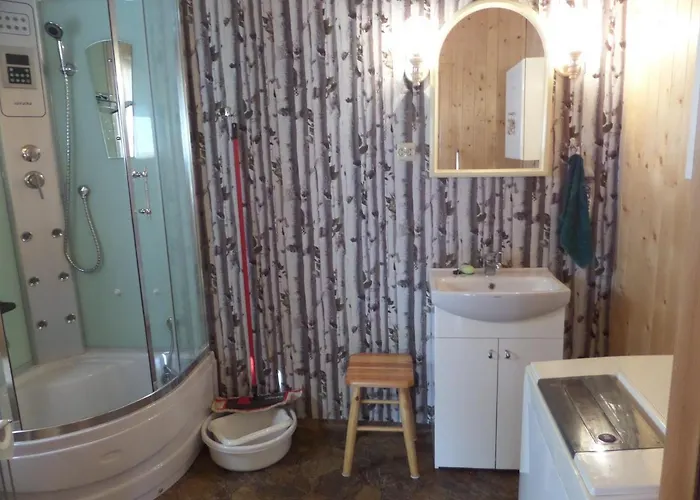 Drewniany W Otominie Alpesi faház *