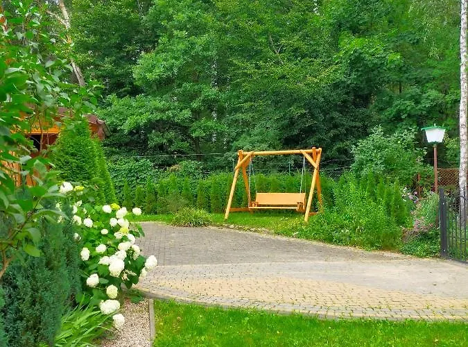 Drewniany W Otominie Alpesi faház Otomin